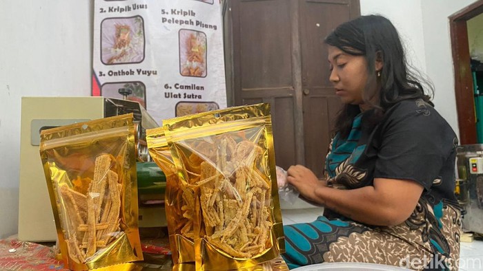 Kreatif, Ibu Ruma Tangga di Malang Ubah Bonggol Pisang Jadi Camilan